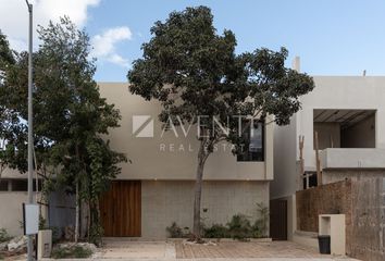 Casa en  Vía Cumbres, Avenida Huayacán, Cancún, Quintana Roo, México