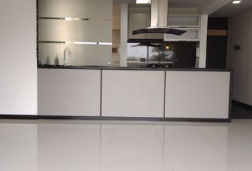 Apartamento en Calle 13, Urb. Ciudad Jardin, Cali, Valle Del Cauca, Col