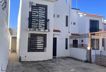 Casa en fraccionamiento en  Madre Teresa De Calcuta 601, Villas De Bernalejo, Irapuato, Guanajuato, México