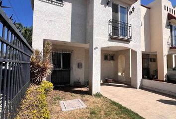 Casa en fraccionamiento en  Hacienda Las Flores, La Gavia, Irapuato, Guanajuato, México
