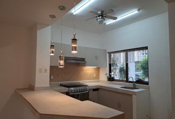 Casa en condominio en  Arbolada Residencial By Cumbres, Avenida Huayacán, Cancún, Quintana Roo, México
