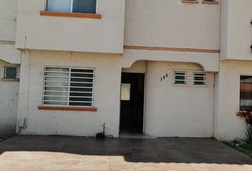Casa en fraccionamiento en  Hacienda Las Flores, La Gavia, Irapuato, Guanajuato, México