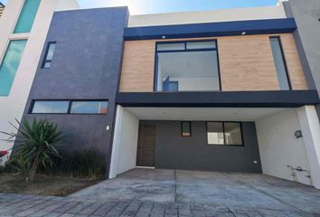 Casa en  Fracc. Real De Cortés, Llanos Sta María, Residencial Club De Golf La Huerta, San Pedro Cholula, Puebla, México