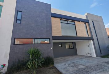 Casa en fraccionamiento en  Paso De Cortes, Llanos Sta María, Barrio De Santa Maria Xixitla, San Pedro Cholula, Puebla, México