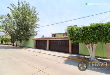 Casa en fraccionamiento en  Cerro Dorado 204, Las Arboledas, Celaya, Guanajuato, México