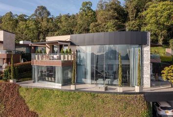 Casa en Avenida Las Palmas, Medellín, Antioquia, Colombia