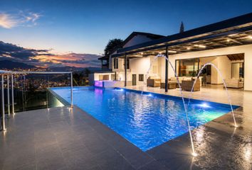 Casa en Loma Del Chocho, Loma La Esmeralda, Envigado, Antioquia, Colombia