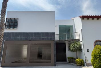 Casa en  Fraccionamiento Valle Real, Avenida Del Castillo, Frac. Valle Real, San Bernardino Tlaxcalancingo, Puebla, México