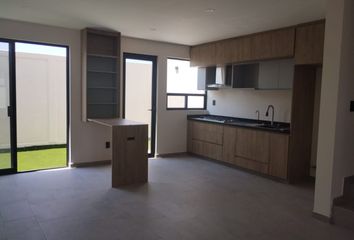 Casa en condominio en  Terrasoles Residencial, Paseo Centenario Del Ejército Mexicano, Queretaro, Querétaro, México