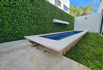 Casa en fraccionamiento en  El Encuentro Residencial Privada Madrid, Calle Los Caracoles, Playa Del Carmen, Quintana Roo, México