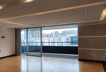 Apartamento en El Poblado, Medellín, Antioquia, Colombia