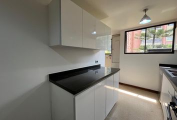Apartamento en Prados De La Concha, Calle 10, El Poblado, Medellín, Antioquia, Colombia