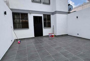 Casa en  Carnicería Las Brisas, Avenida Nogalia, Brisas Del Rio, Irapuato, Guanajuato, México