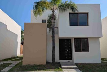 Casa en condominio en  Puerta Del Sol 2a, Puerta Real Residencial Desarrollo Urbana 08, Fraccionamiento Y Club De Golf Los Encinos, Querétaro, México