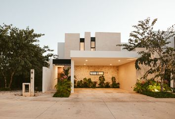 Casa en condominio en  Plenum Residencial, Calle Sin Nombre, Cholul, Mérida, Yucatán, México