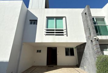 Casa en  Privada Crolls, Emiliano Zapata, San Bernardino Tlaxcalancingo, Puebla, México