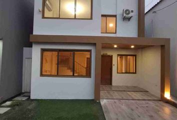 Casa en  Urbanización Castilla Mz 15 Solar 21, Avenida Samborondón, Tarifa, Ecuador