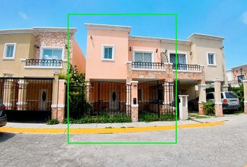 Casa en  Fraccionamiento Privada Esmeralda, Boulevard San Alfonso, Esmeralda, Privadas Santa Matilde, Hgo., México