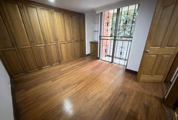 Apartamento en Loma De Los Bernal, Medellín
