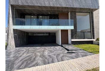Casa en fraccionamiento en  Boulevard De Los Volcanes Sur, Lomas De Angelópolis, Puebla, México