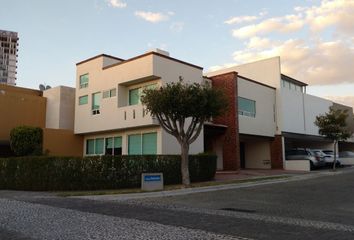 Casa en fraccionamiento en  Paseo Sicilia 148, Lomas De Angelópolis, San Bernardino Tlaxcalancingo, Puebla, México