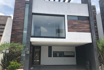 Casa en fraccionamiento en  Parque Baja California Sur, Boulevard De Los Volcanes, Lomas De Angelópolis, Puebla, México