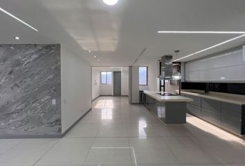 Apartamento en El Poblado, Medellín, Antioquia, Colombia