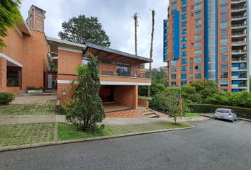 Casa en  Urbanización Patio De Piedra, Carrera 23, El Poblado, Medellín, Antioquia, Colombia