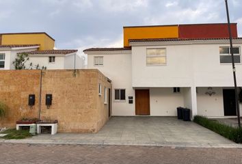 Casa en fraccionamiento en  Jardines De San Carlos, Emiliano Zapata, San Bernardino Tlaxcalancingo, Puebla, México