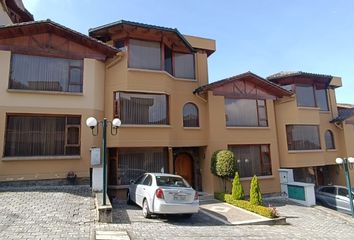 Casa en  De Los Nopales & De Los Helechos, Quito, Ecuador