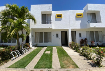 Casa en fraccionamiento en  Av. Rincón Del Cielo, Valle Dorado, 63735 Mezcales, Nay., México