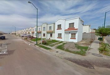 Casa en fraccionamiento en  Av. Cornejo, Culiacán, Sinaloa, México