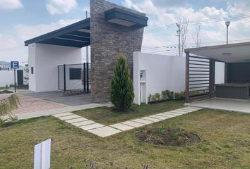 Casa en fraccionamiento en  Colibrí 100-3, San Luis Mextepec, Estado De México, México