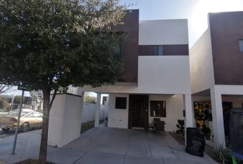 Casa en fraccionamiento en  Calle Borgoña, Altaria Residencial Cerrada Pirineos, Apodaca, Nuevo León, 66649, Mex