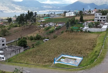 Terreno Comercial en  6p4r+jj Eugenio Espejo, Ecuador