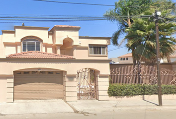 Casa en  Av. Venustiano Carranza, Otay Constituyentes, Tijuana, Baja California, México