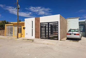Casa en fraccionamiento en  Los Arbolitos I, Victoria De Durango, Durango, México