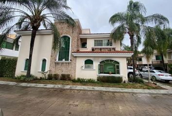 Casa en fraccionamiento en  Jardines De La Patria, Zapopan, Jalisco, México