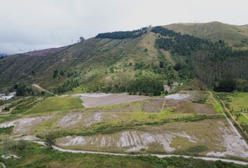 Terreno Comercial en  2f5x+68 Quito, Ecuador