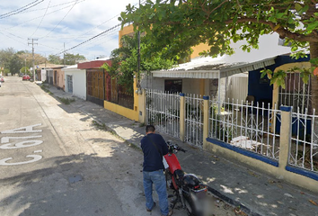 Casa en fraccionamiento en  Calle 67a, Yucalpetén, Mérida, Yucatán, México