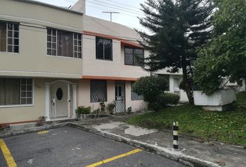 Casa en  Pg7g+99f Urb. Juan Pablo Ii, Avenue Lola Quintana, Quito 170156, Ecuador