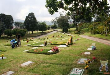 Lote de Terreno en  Cementerio Jardines Montesacro, Calle 25, San Pio, Itagüi, Antioquia, Colombia