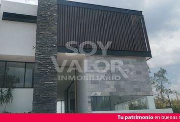 Casa en fraccionamiento en  Paseo Altozano, Avenida Montaña Monarca, Morelia, Michoacán, México