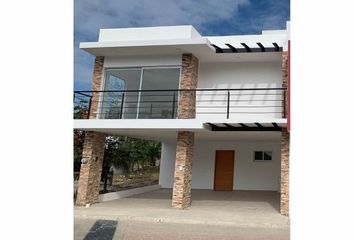 Casa en  Fracc. Morada Del Quetzal, Carretera Xalapa Veracruz, Xallitic, Villa Emiliano Zapata, Veracruz, México