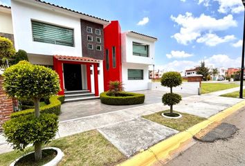 Casa en  Calle Paseo Del Mayorazgo, Conjunto Hab Rancho San José, Toluca, México, 50210, Mex