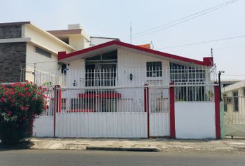 Casa en  Calle César Chávez, Portoviejo, Ecu