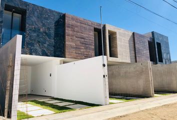 Casa en  Boulevard Carmelitas, San Isidro Castillotla, Puebla De Zaragoza, Puebla, México