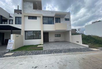 Casa en fraccionamiento en  Fraccionamiento Paseo De La Reina, Avenida Moscú, Paseo De La Reina, Xalapa-enríquez, Veracruz, México