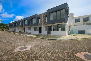 Casa en  Terranostra Urbanización, Santo Domingo, Ecuador