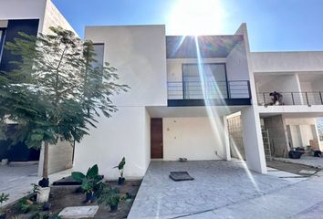 Casa en  Circuito Maestro Luis Cobos, Zapopan, Jalisco, Mex
